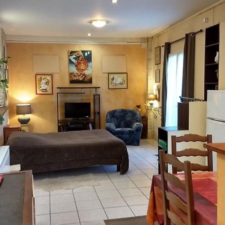 Logement Tranquille Et Frais Proche Gare Au Rdc Saumur Buitenkant foto